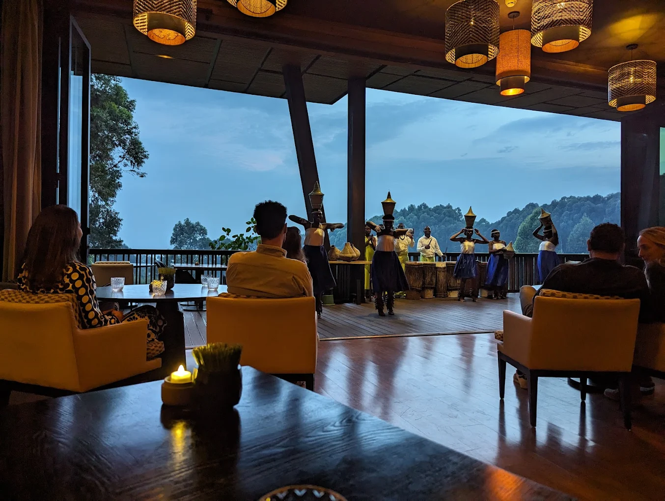 Accommodation plays a defining role in VIP Safari Experiences, but it extends far beyond luxury—it becomes an essential part of the overall experience. The lodges and villas selected for these journeys are chosen not only for comfort but also for their location, design, and ability to deliver complete privacy.
