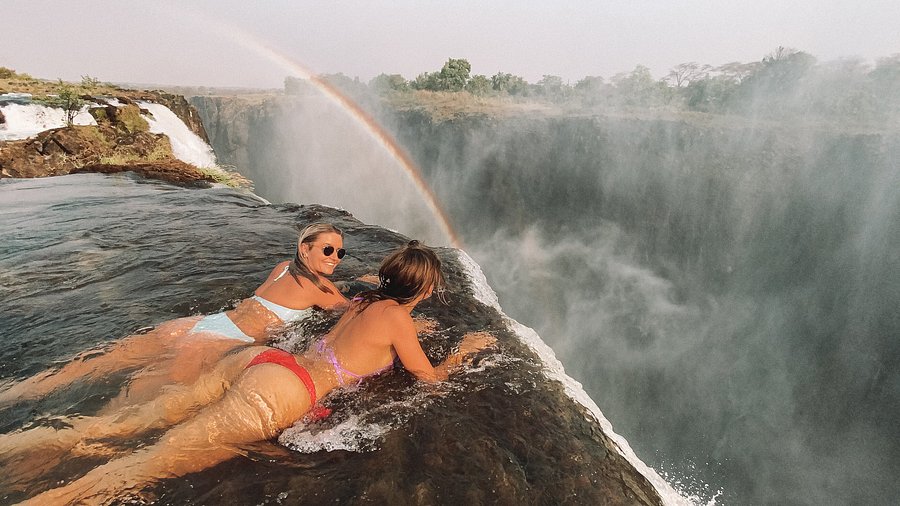 Timing is one of the most critical aspects of the Devil’s Pool Experience Explained, as the activity is entirely dependent on water levels.
