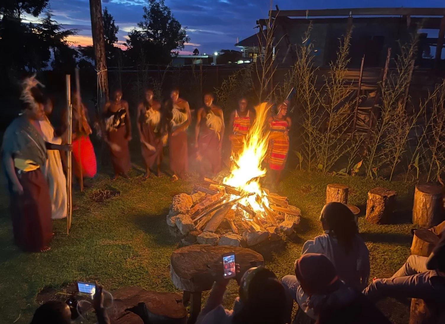 In western Uganda, Ankole culture introduces you to the significance of long-horned cattle, which are symbols of wealth and pride. Cultural visits may include interactions with local herders, storytelling, and insights into traditional practices. These experiences are often set against scenic landscapes, combining cultural learning with natural beauty.
