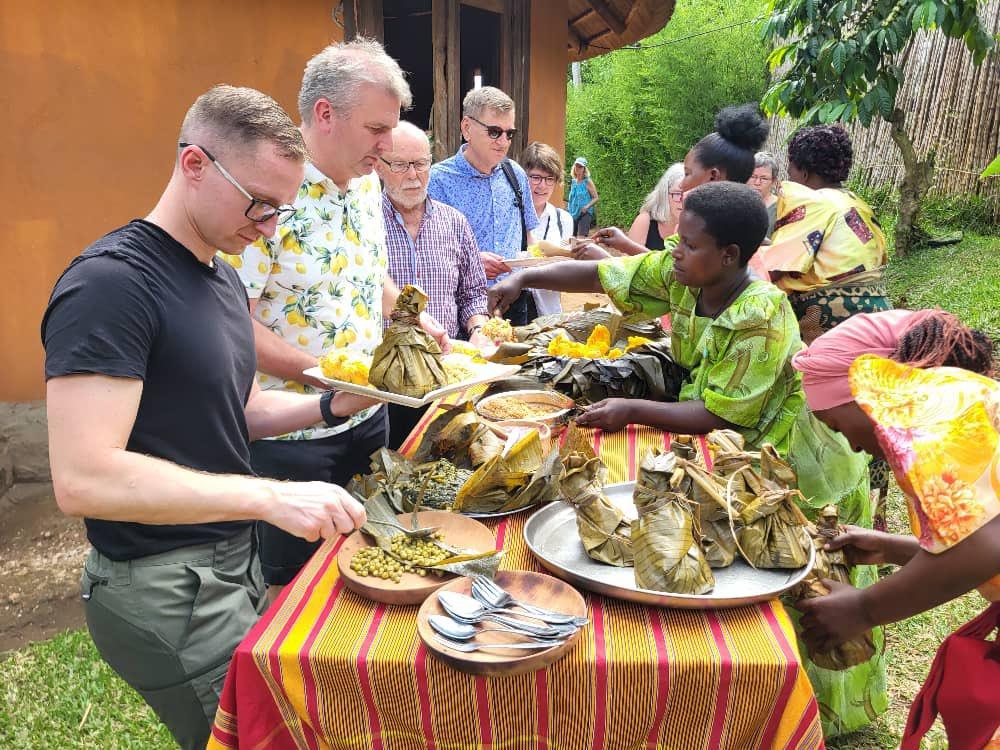 Food is one of the most immersive ways to connect with a destination, and it plays a central role in Cultural Experiences in Uganda Safaris. Through cuisine, you do not just taste Uganda—you understand its traditions, history, and daily life.
