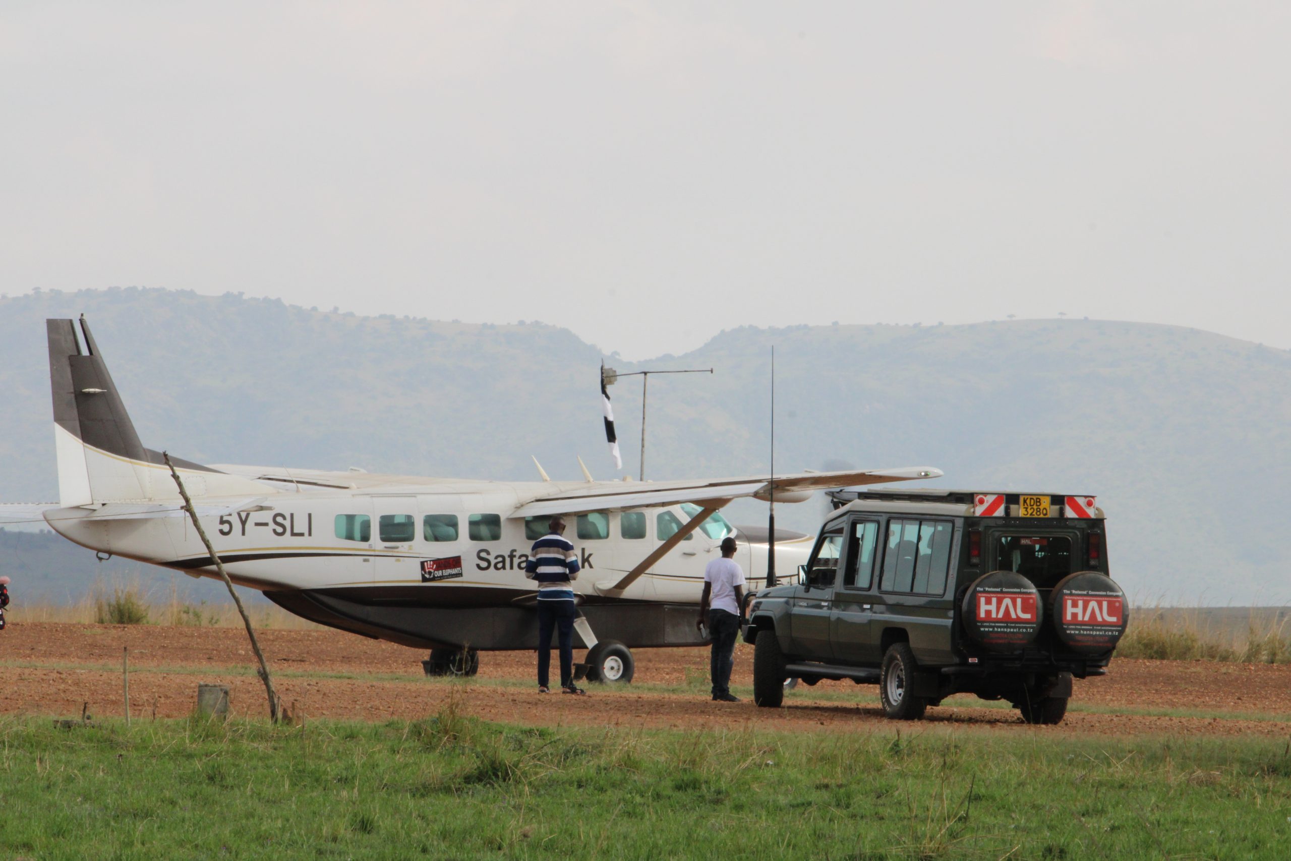 When comparing Driving vs Flying on Safari, the real differences go beyond simple transport—they shape how your entire journey feels, flows, and unfolds.