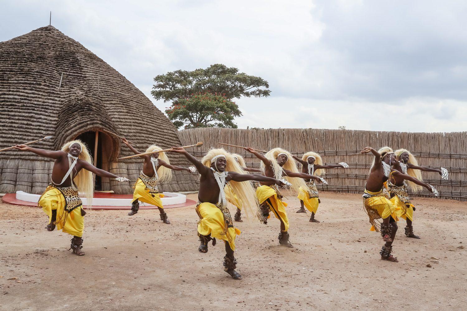 One of the most recognized Rwanda Cultural Villages & Experiences is visiting the Iby’Iwacu Cultural Village, located near Volcanoes National Park.
