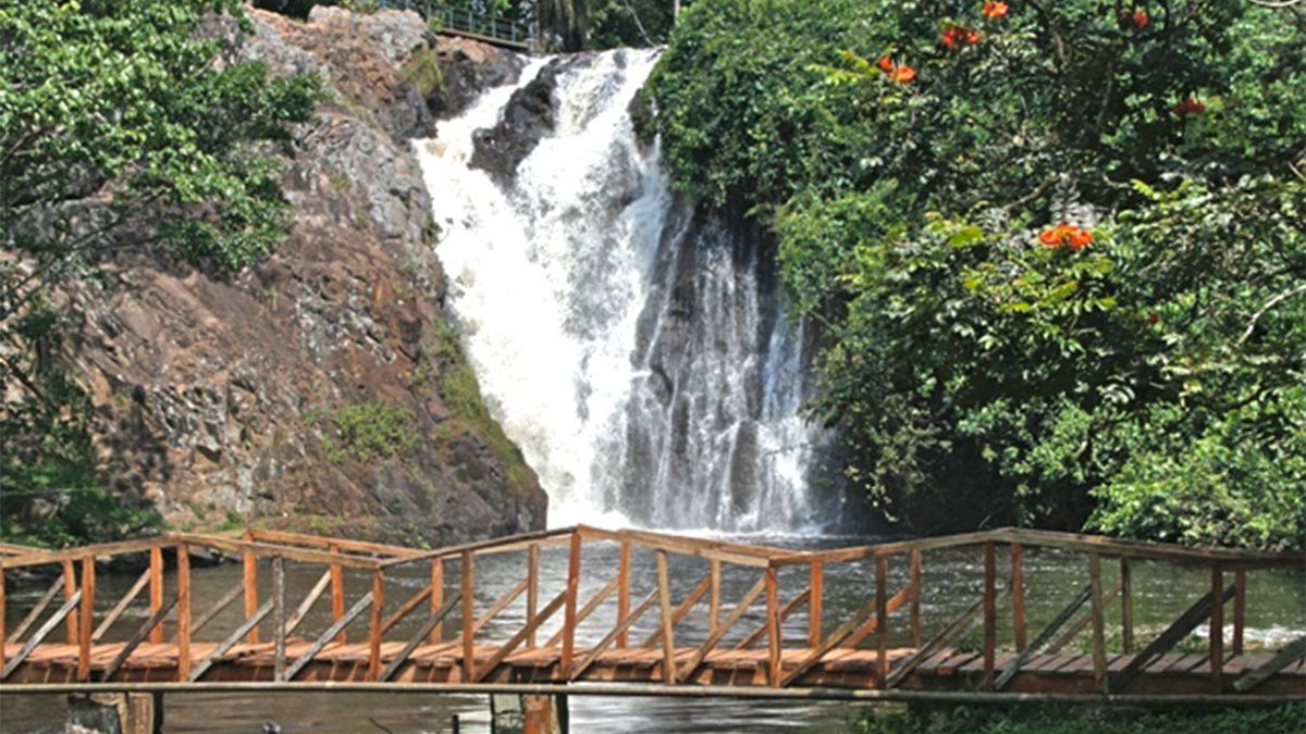 Sezibwa Falls is far more than a scenic waterfall—it is a sacred site deeply woven into the traditions of the Buganda Kingdom. This makes it one of the most meaningful Hidden Gems in Uganda Beyond National Parks.