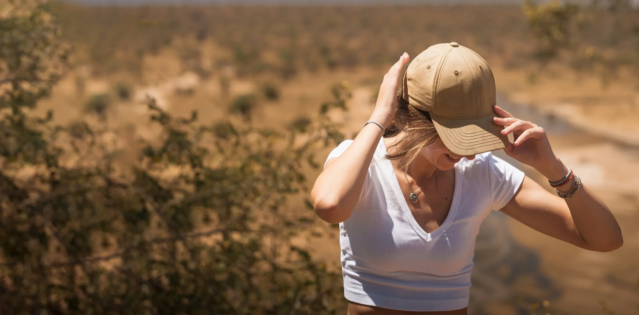 Even with careful planning, many travelers make simple mistakes when preparing their safari honeymoon packing, and these can affect comfort, convenience, and overall enjoyment.
