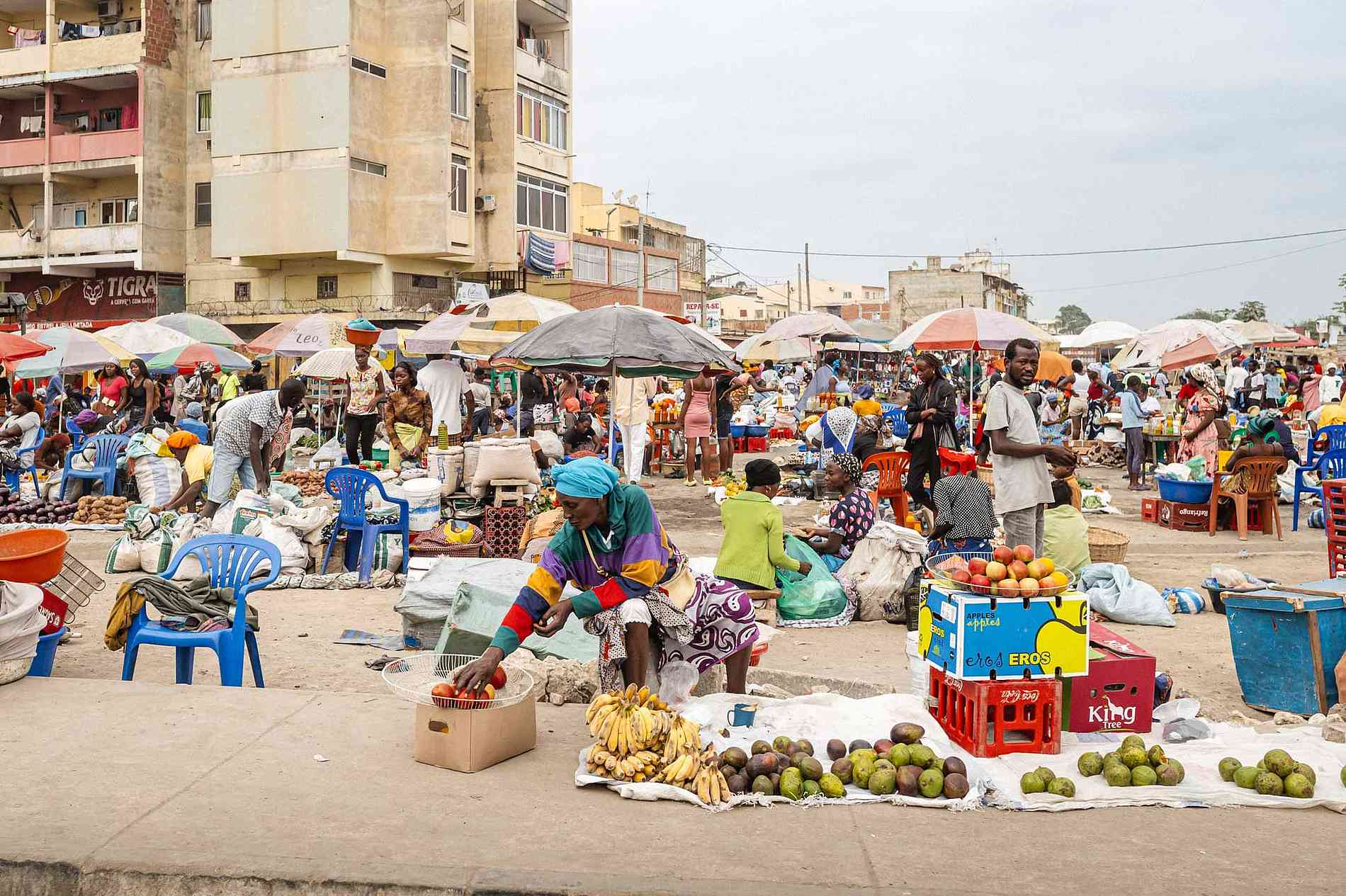 Local market in Congo offer the insights on how locals move on with daily life . This can be encountered by travelling with Pieland Gorilla Safaris.