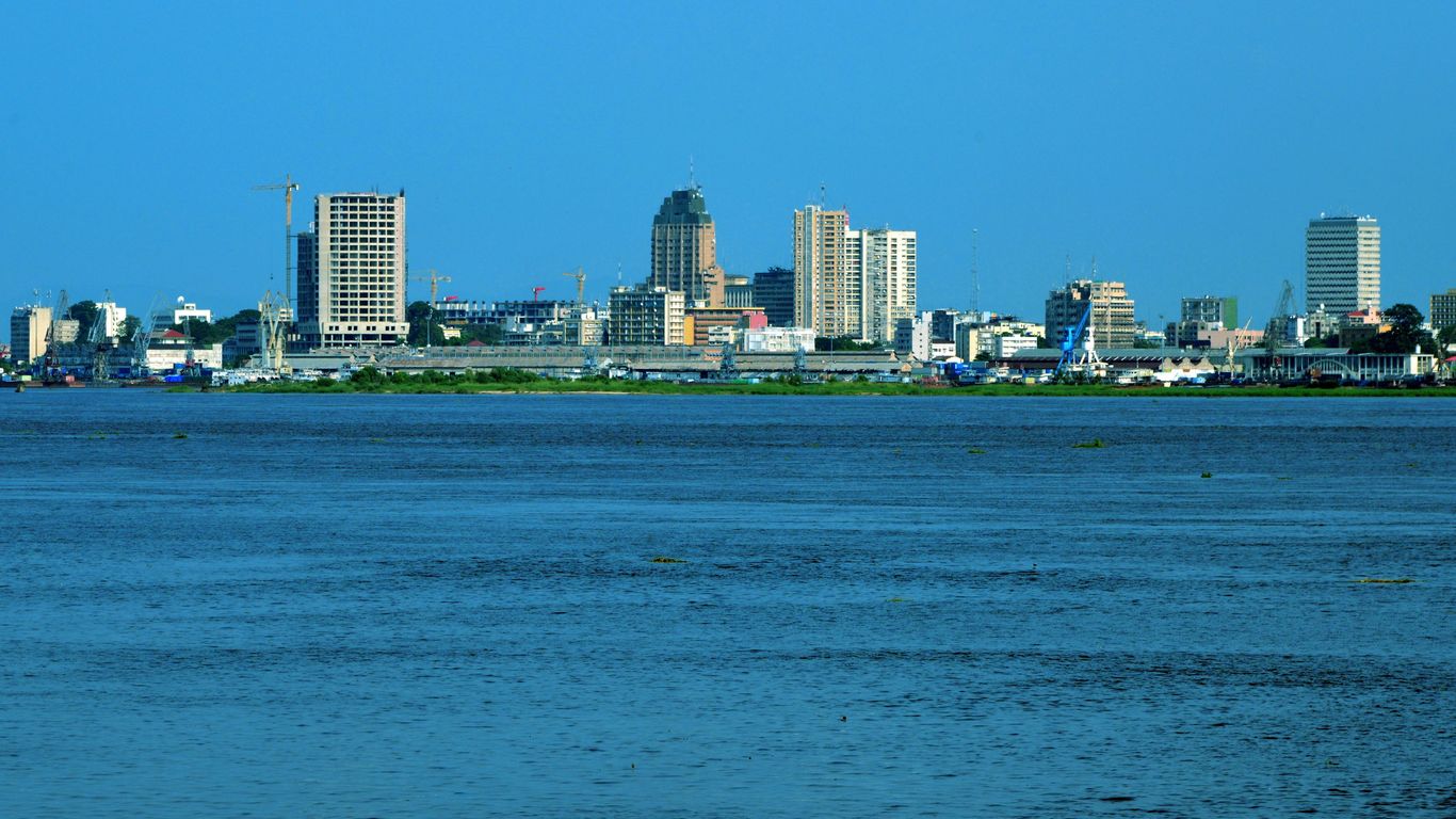 The waterfront point where the boats dock before river expedition.