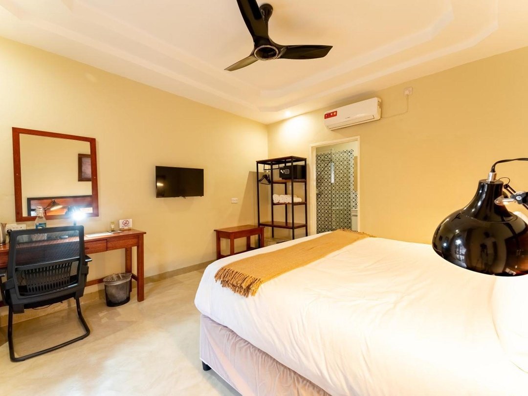 The best time to book the best Victoria Falls lodges is generally 6 to 12 months before your safari, especially if you plan to travel during the popular dry-season months from June to October or over Christmas and New Year. Luxury and well-located properties can fill quickly during these periods, particularly rooms with river views, family configurations, and honeymoon suites. Travelers visiting during quieter months may find availability closer to departure, but booking early usually provides a wider choice of accommodation and room categories. Early reservations also make it easier to coordinate airport transfers, Victoria Falls activities, Zambezi cruises, and Chobe safari extensions.